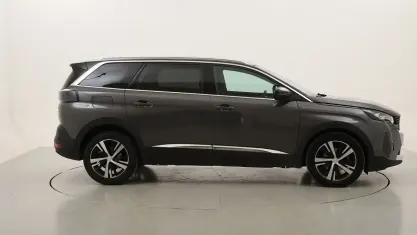 Usata Peugeot 5008 GT 131 CV (96 kW) 2023 Grigiogrigio SUV