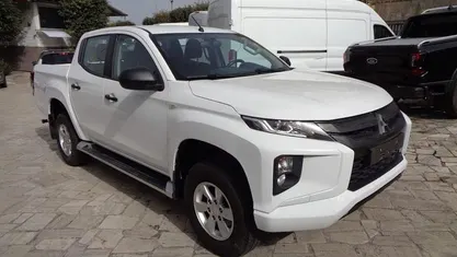 Usata Mitsubishi L200 150 CV (110 kW) 2022 Bianco Pick-up