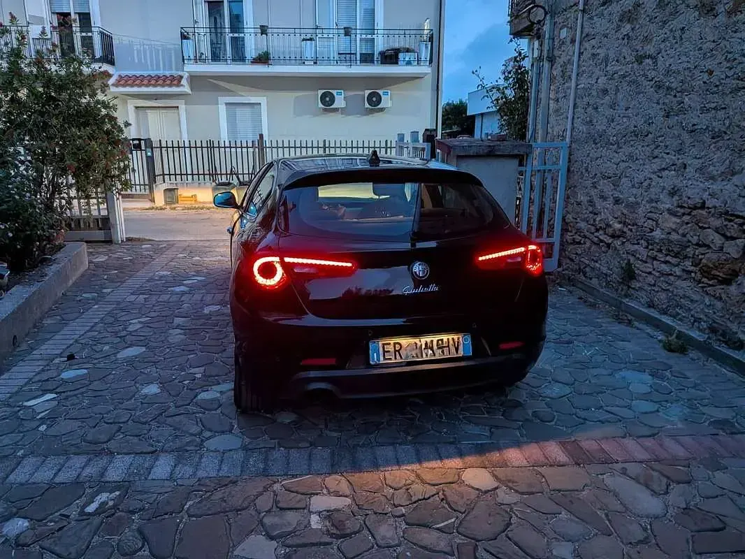 Usata Alfa Romeo Giulietta Distinctive 105 CV (77 kW) 2012 Nero Utilitaria