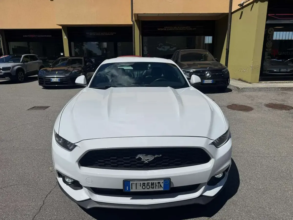 Usata Ford Mustang 317 CV (233 kW) 2016 Bianco Coupé