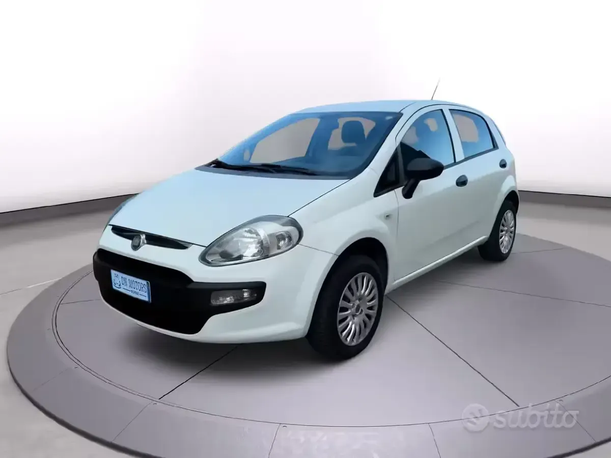 Usata Fiat Grande Punto 69 CV (50 kW) 2011 Bianco Utilitaria