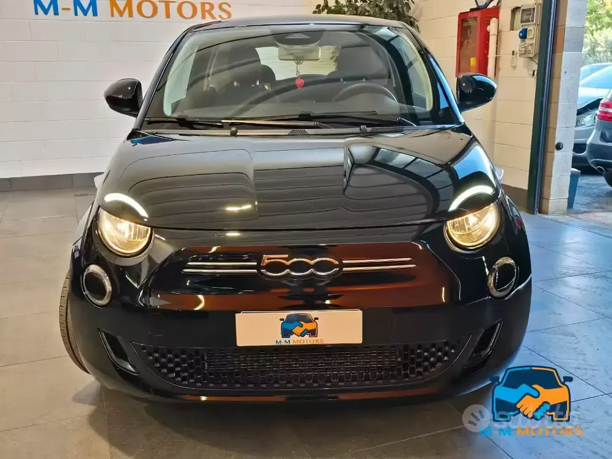 Używany Fiat 500e Action 42 kW (58 KM) 2022 Czarny Sedan/Limuzyna