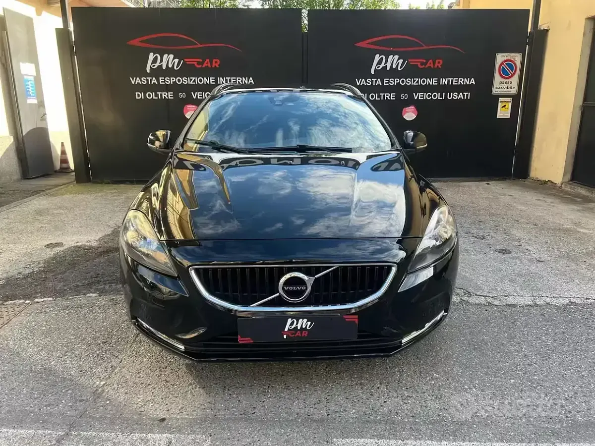 Usata Volvo V40 Inscription 120 CV (88 kW) 2018 Nero Berlina