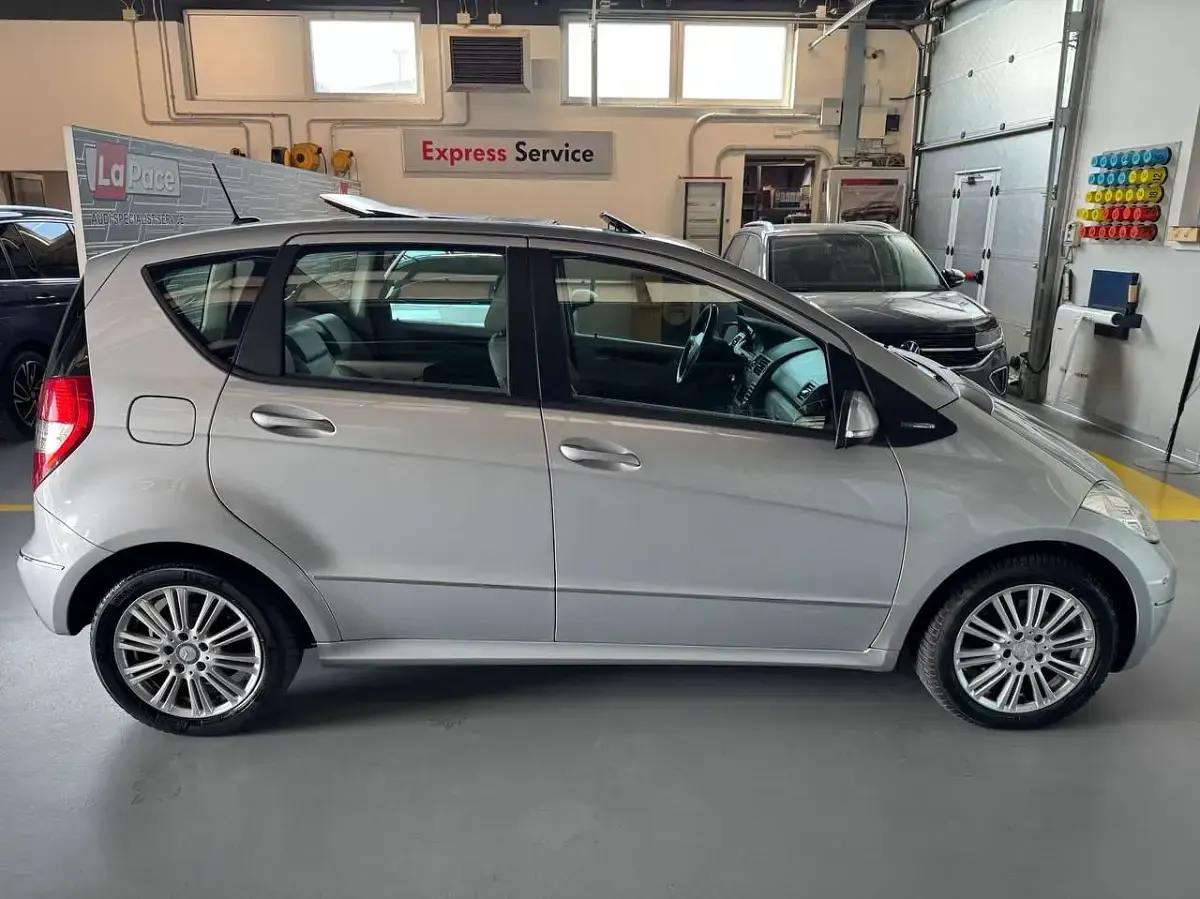 Usata Mercedes A150 Elegance 95 CV (69 kW) 2011 Argento Utilitaria