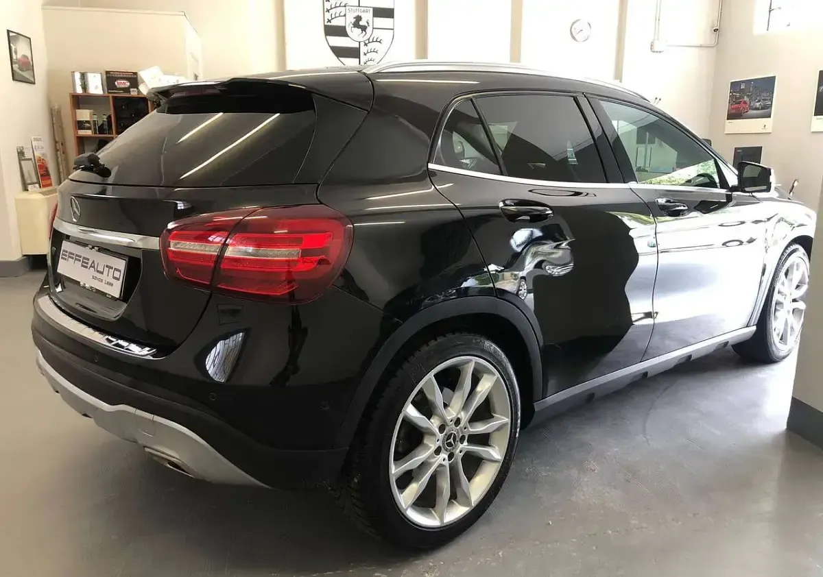 Usata Mercedes GLA200 136 CV (100 kW) 2019 Nero cosmo metallizzato SUV