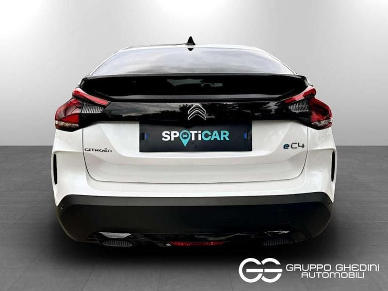 Usata Citroën e-C4 Shine 56 kW (77 CV) 2024 Pearl white Berlina