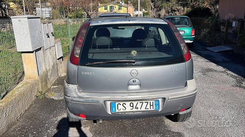 Usata Opel Corsa 69 CV (50 kW) 2005 Grigio Utilitaria