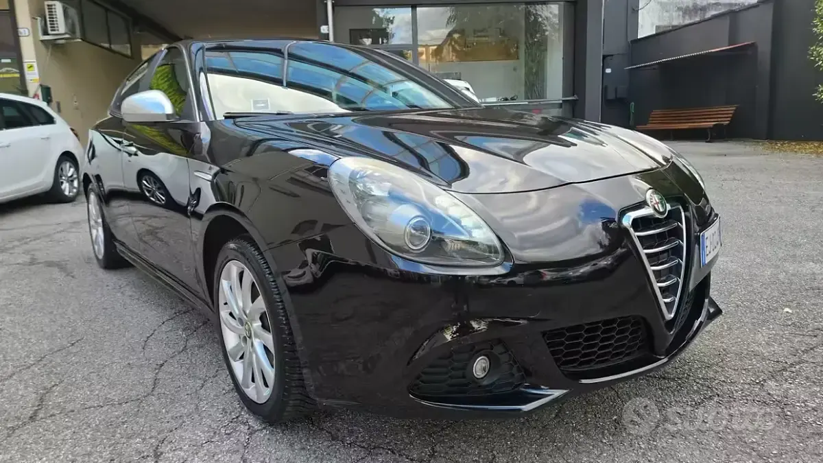 Usata Alfa Romeo Giulietta Exclusive 140 CV (102 kW) 2011 Nero Utilitaria