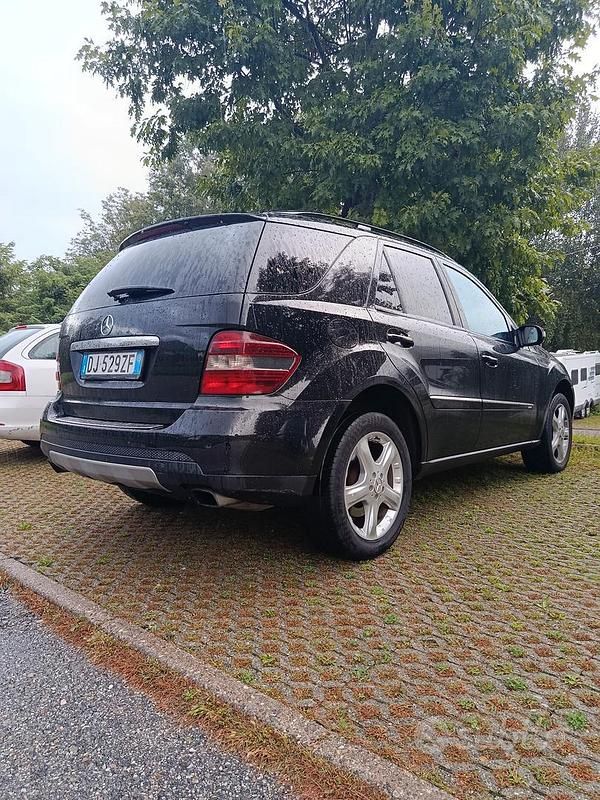 Usata Mercedes ML320 224 CV (164 kW) 2007 Nero SUV