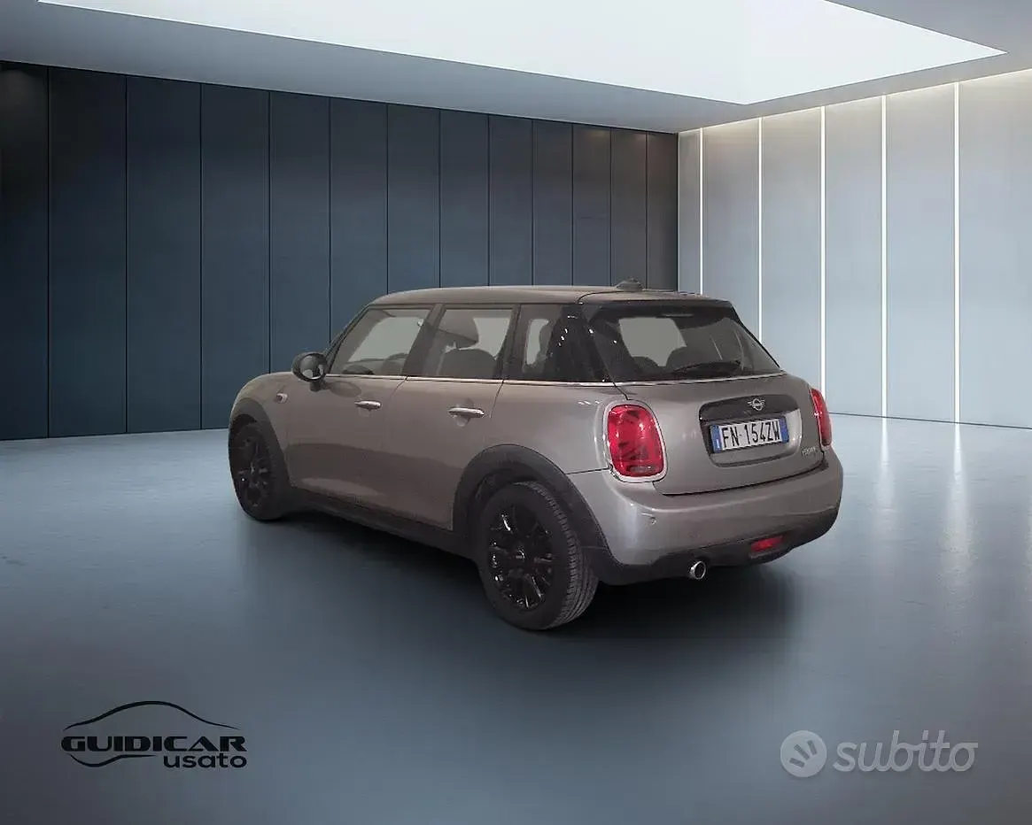 Usata Mini Cooper D Business 116 CV (85 kW) 2018 Grigio Utilitaria