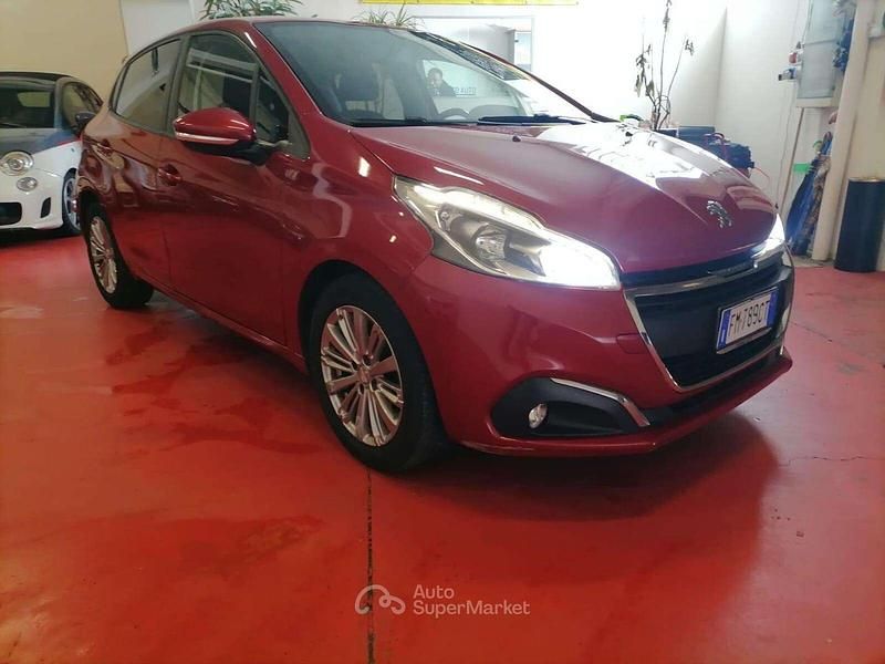 Rosso Usata 2017 Peugeot 208 Allure Due volumi | 6500 € (Buon prezzo) - Immagine 1/4