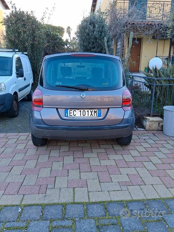Usata Renault Modus 68 CV (50 kW) 2010 Grigio Monovolume
