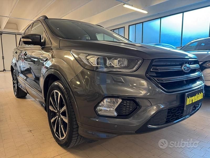 Usata Ford Kuga ST-Line 120 CV (88 kW) 2019 Grigio SUV