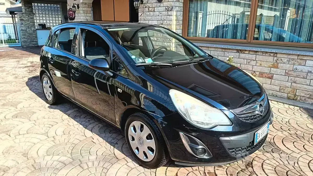 Usata Opel Corsa Cosmo 85 CV (62 kW) 2012 Utilitaria