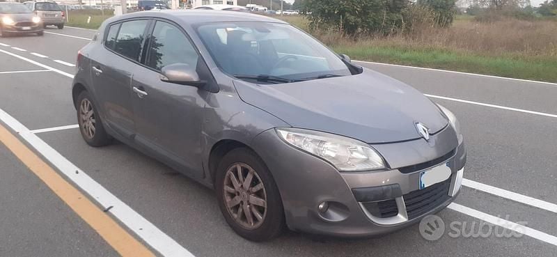 Usata Renault Mégane Luxe 130 CV (95 kW) 2009 Grigio Berlina