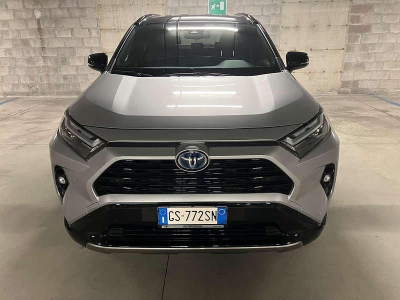 Usata Toyota RAV4 Hybrid Style 178 CV (130 kW) 2024 Argento SUV