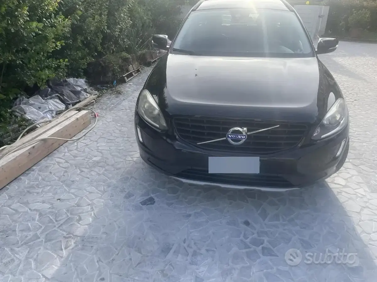 Usado Volvo XC60 150 HP (110 kW) 2016 Preto SUV