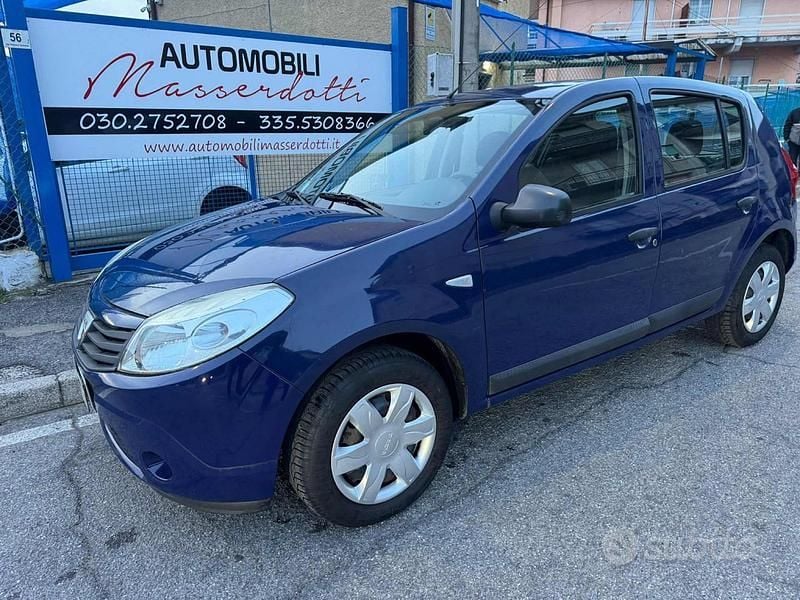 Usata Dacia Sandero Ambiance 75 CV (55 kW) 2009 Blu metallizzato Berlina