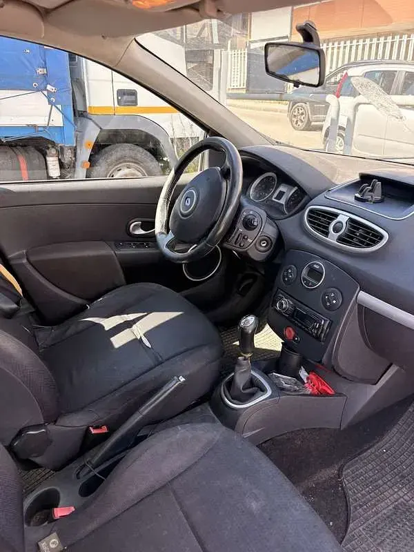 Usata Renault Clio II 68 CV (50 kW) 2006 Berlina