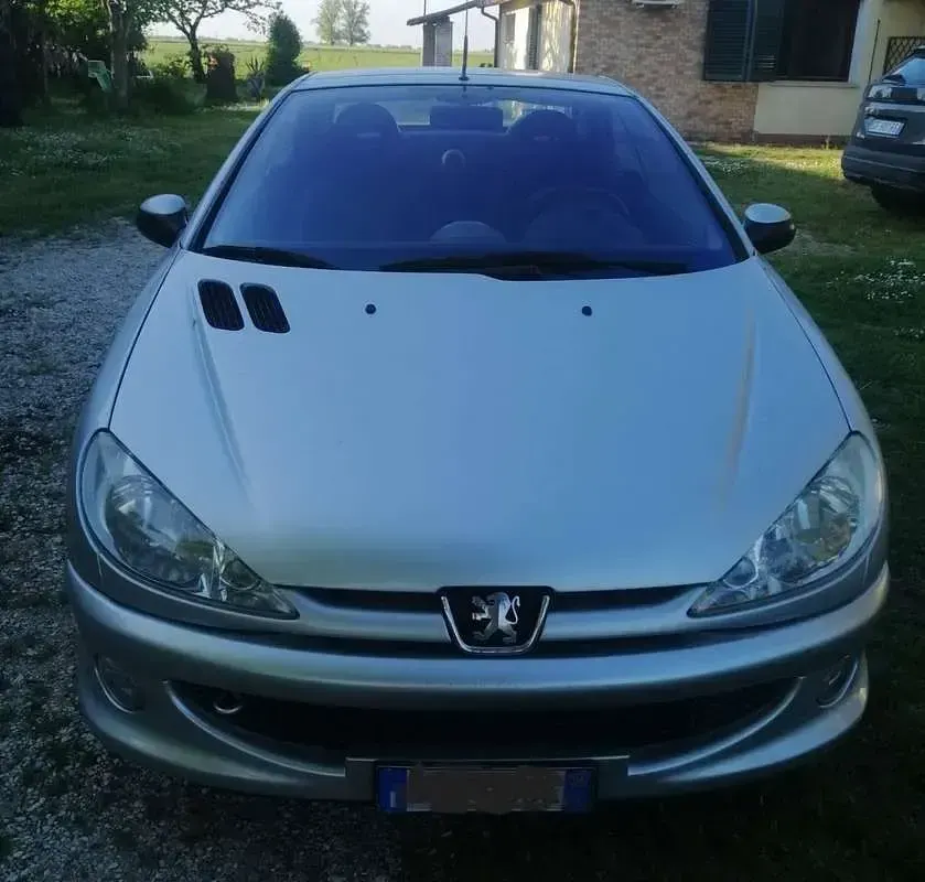 Usata Peugeot 206 CC 109 CV (80 kW) 2006 Argento Cabrio
