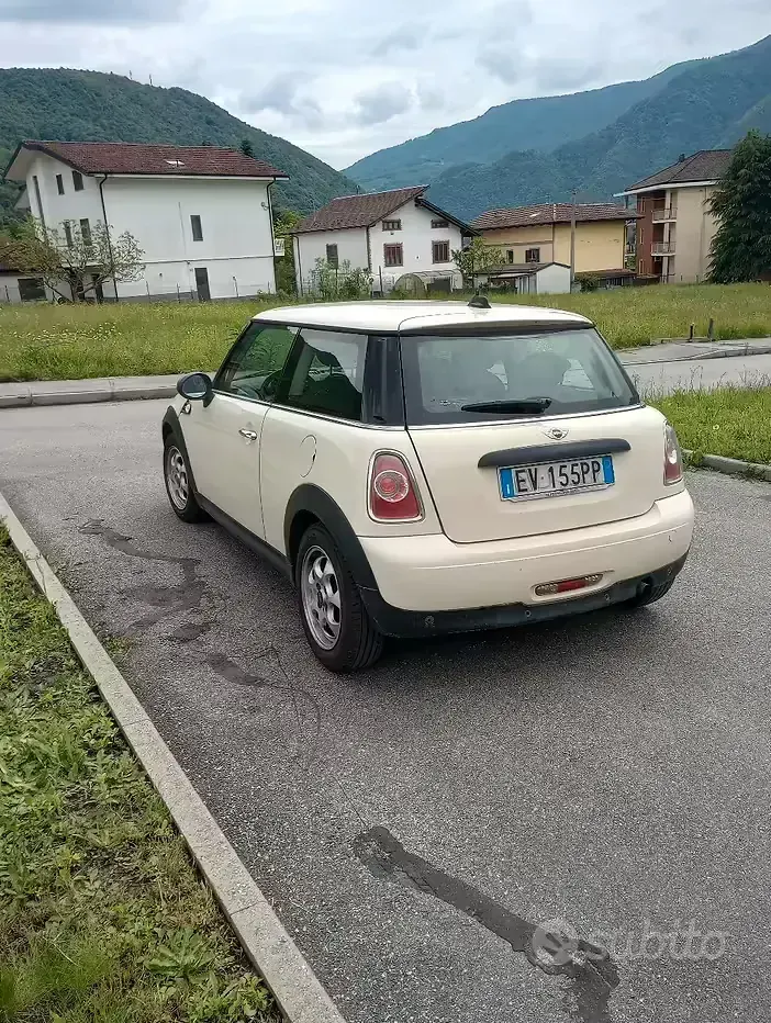 Usata Mini ONE 75 CV (55 kW) 2014 Bianco Utilitaria