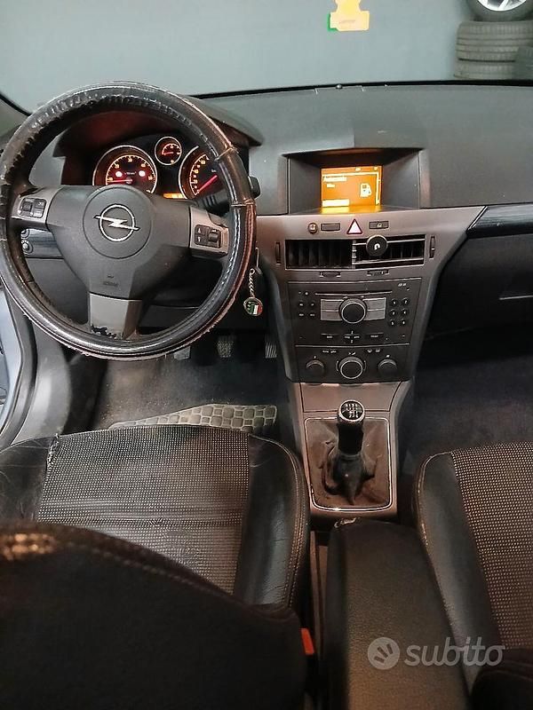 Usata Opel Astra Cosmo 101 CV (74 kW) 2006 Grigio Station wagon