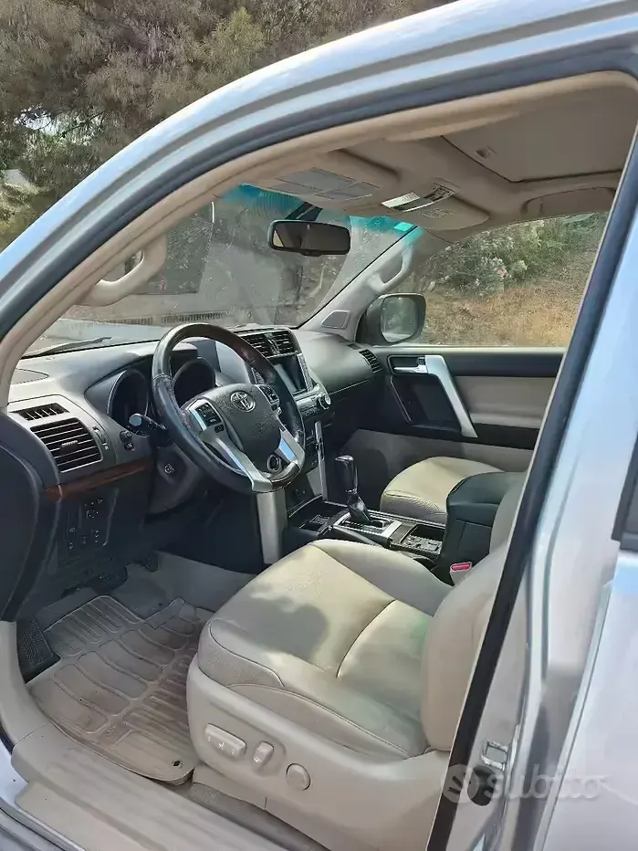 Usata Toyota Land Cruiser 190 CV (139 kW) 2012 Grigio Station wagon