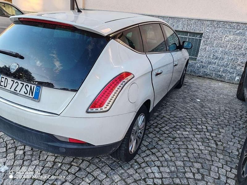 Usata Lancia Delta 120 CV (88 kW) 2010 Utilitaria