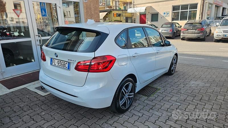 Usata BMW 218 Active Tourer Sport Line 150 CV (110 kW) 2017 Bianco Monovolume