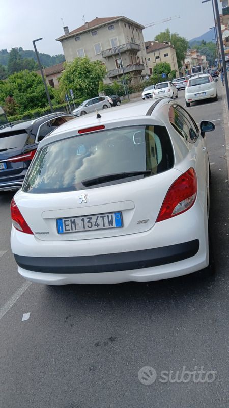 Usata Peugeot 207 73 CV (53 kW) 2012 Bianco Utilitaria