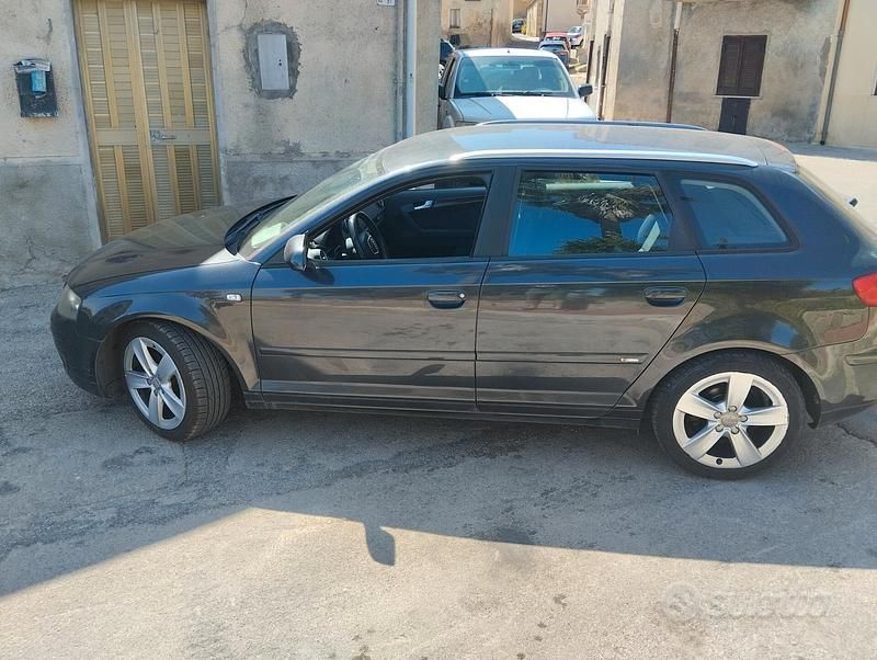 Nero Usata 2009 Audi A3 S-Line Tre volumi | 3499 € (Super prezzo) - Immagine 1/4