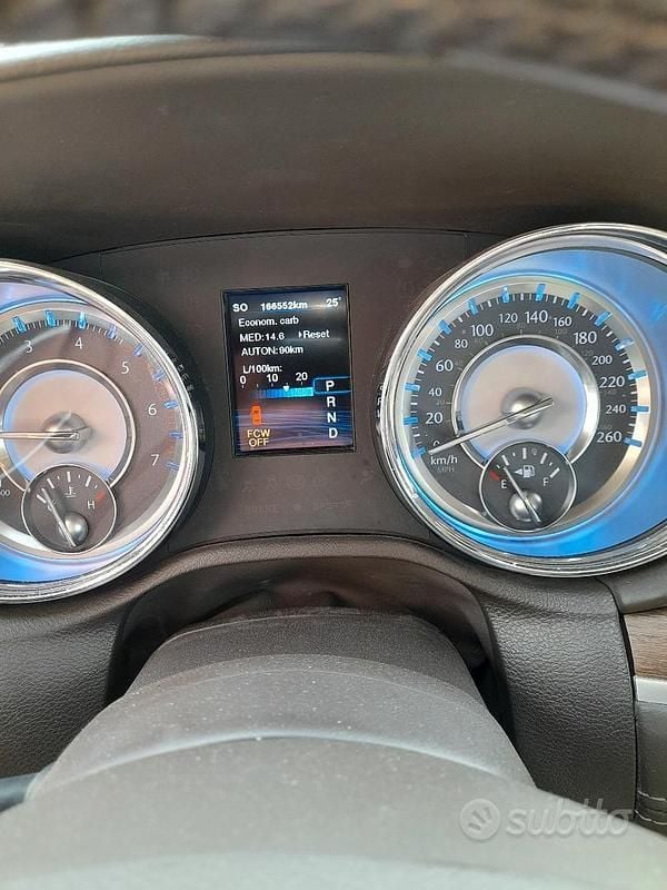 Usata Lancia Thema 239 CV (175 kW) 2011 Marrone Berlina