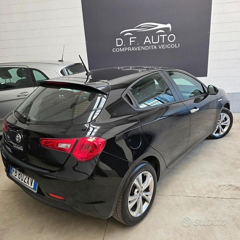 Usata Alfa Romeo Giulietta Distinctive 120 CV (88 kW) 2015 Nero Utilitaria