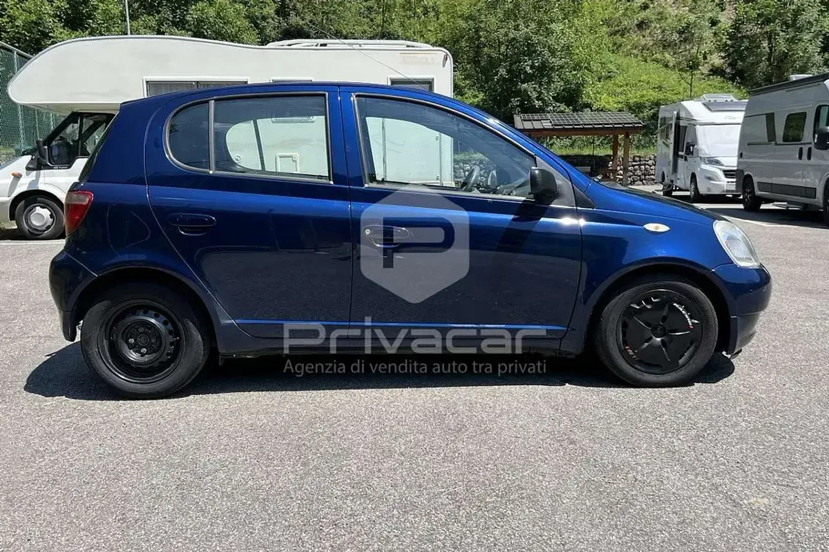 Usata Toyota Yaris Luna 86 CV (63 kW) 2002 Blu Utilitaria