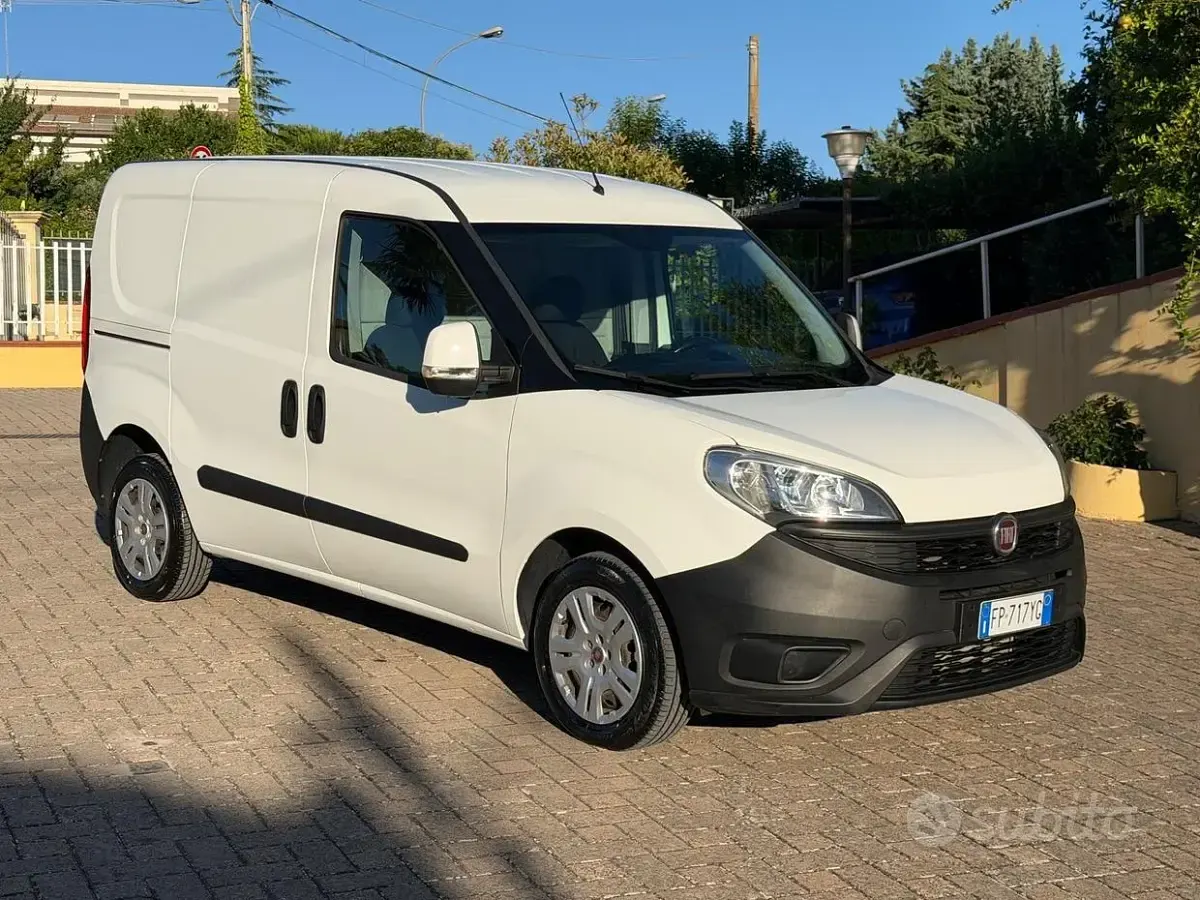Usata Fiat Doblò 105 CV (77 kW) 2018 Bianco Monovolume