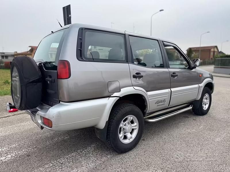 Usata Nissan Terrano SE 125 CV (91 kW) 1999 Grigio SUV