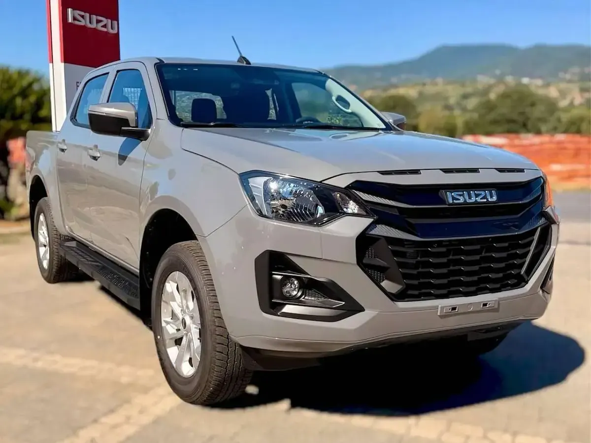 Nuova Isuzu D-Max 165 CV (121 kW) 2026 Inishmore green Pick-up