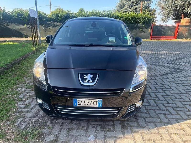 Usata Peugeot 5008 120 CV (88 kW) 2010 Nero Monovolume