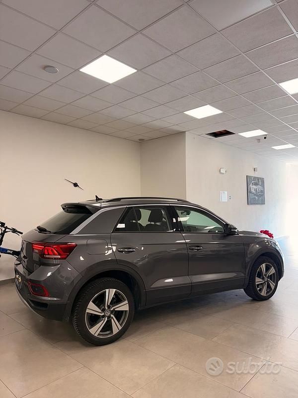 Usata VW T-Roc R-line 150 CV (110 kW) 2022 Grigio SUV