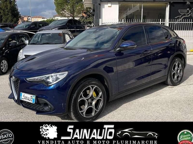 Usata Alfa Romeo Stelvio Executive 209 CV (153 kW) 2017 Blu/azzurro SUV
