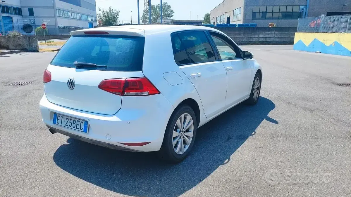 Usata VW Golf VII Highline 105 CV (77 kW) 2013 Bianco Berlina