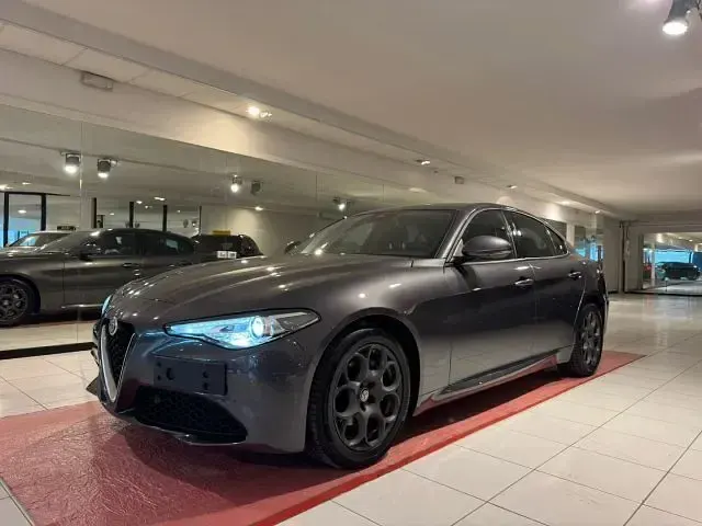 Usata Alfa Romeo Giulia Tech Edition 160 CV (117 kW) 2019 Blu/azzurro Berlina