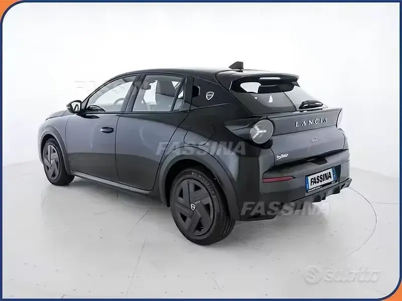 Nuova Lancia Ypsilon 101 CV (74 kW) 2025 Nero Utilitaria