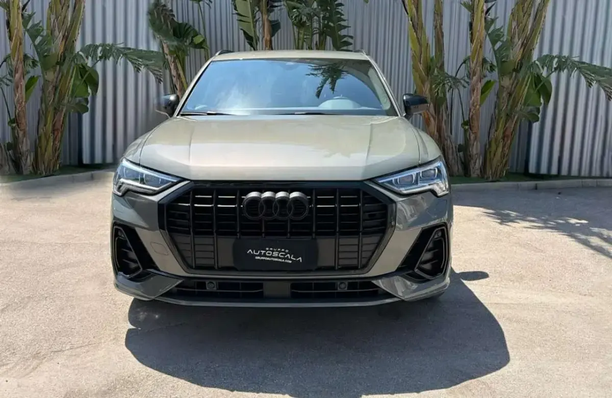 Usata Audi Q3 150 CV (110 kW) 2024 Grigio chronos SUV