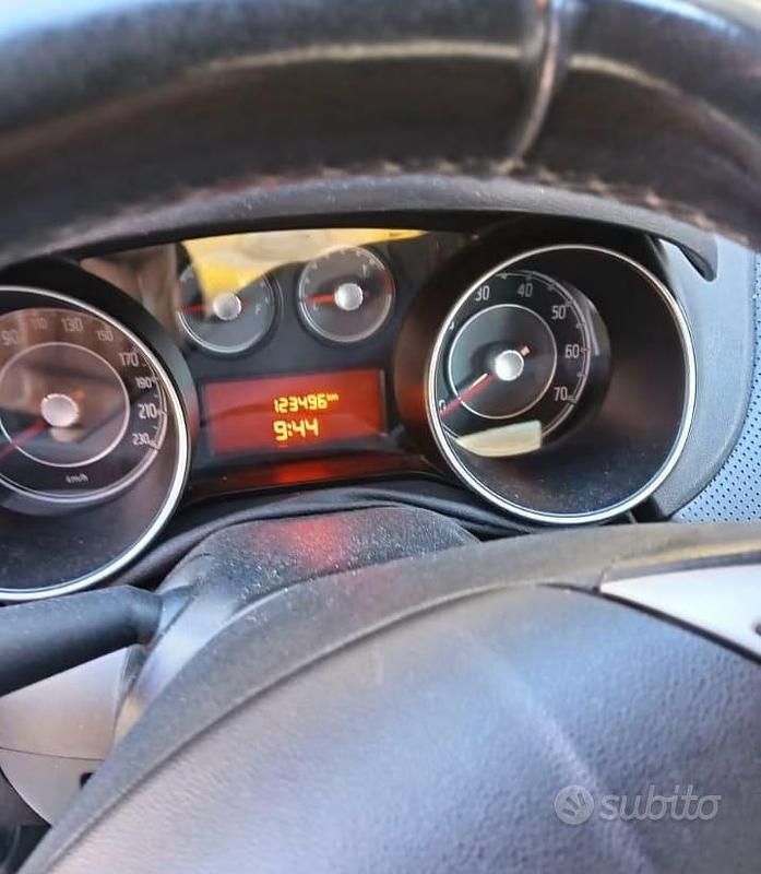 Usata Fiat Punto Evo Dynamic 95 CV (69 kW) 2011 Argento Utilitaria