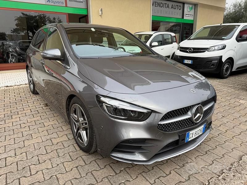 Usata Mercedes B180 AMG Line Premium 116 CV (85 kW) 2024 Grigio Monovolume