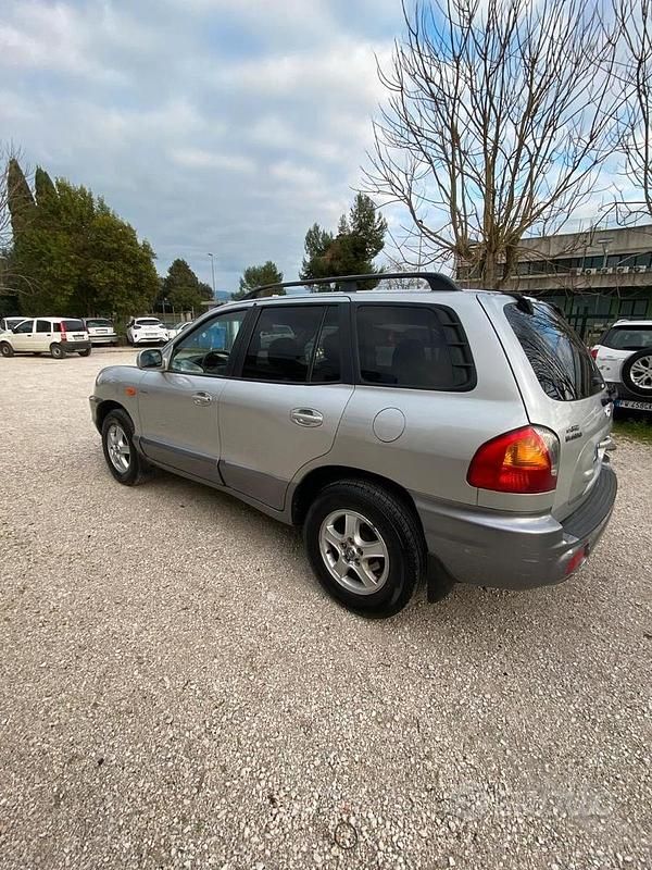 Usata Hyundai Santa Fe 112 CV (82 kW) 2004 Grigio SUV