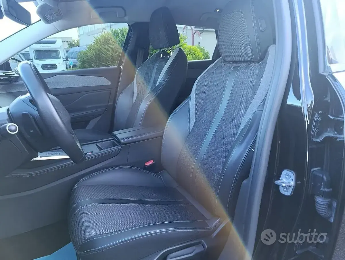 Usata Peugeot 308 SW Allure 130 CV (95 kW) 2022 Nero Station wagon