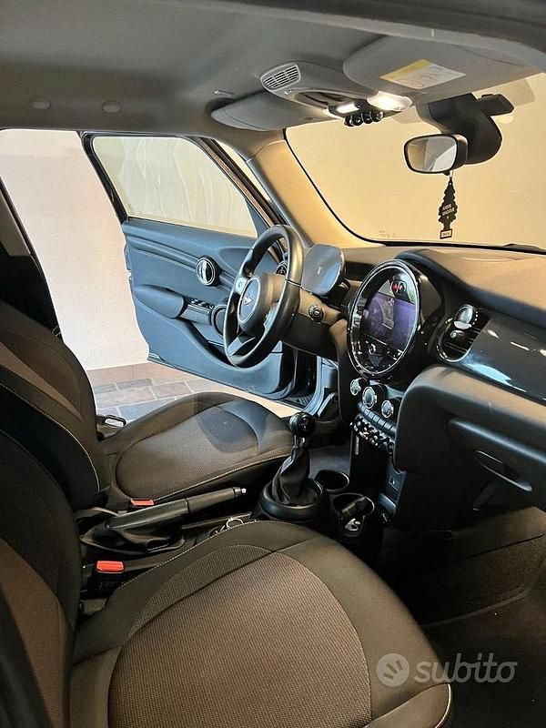 Usata Mini ONE Essential 75 CV (55 kW) 2022 Nero Utilitaria