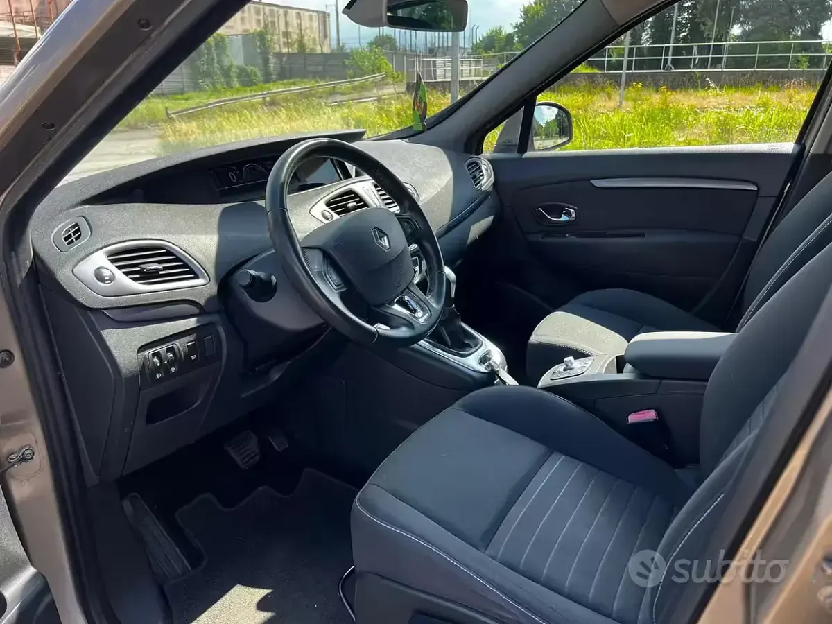 Usata Renault Scenic E-Tech 110 CV (80 kW) 2015 Marrone Monovolume